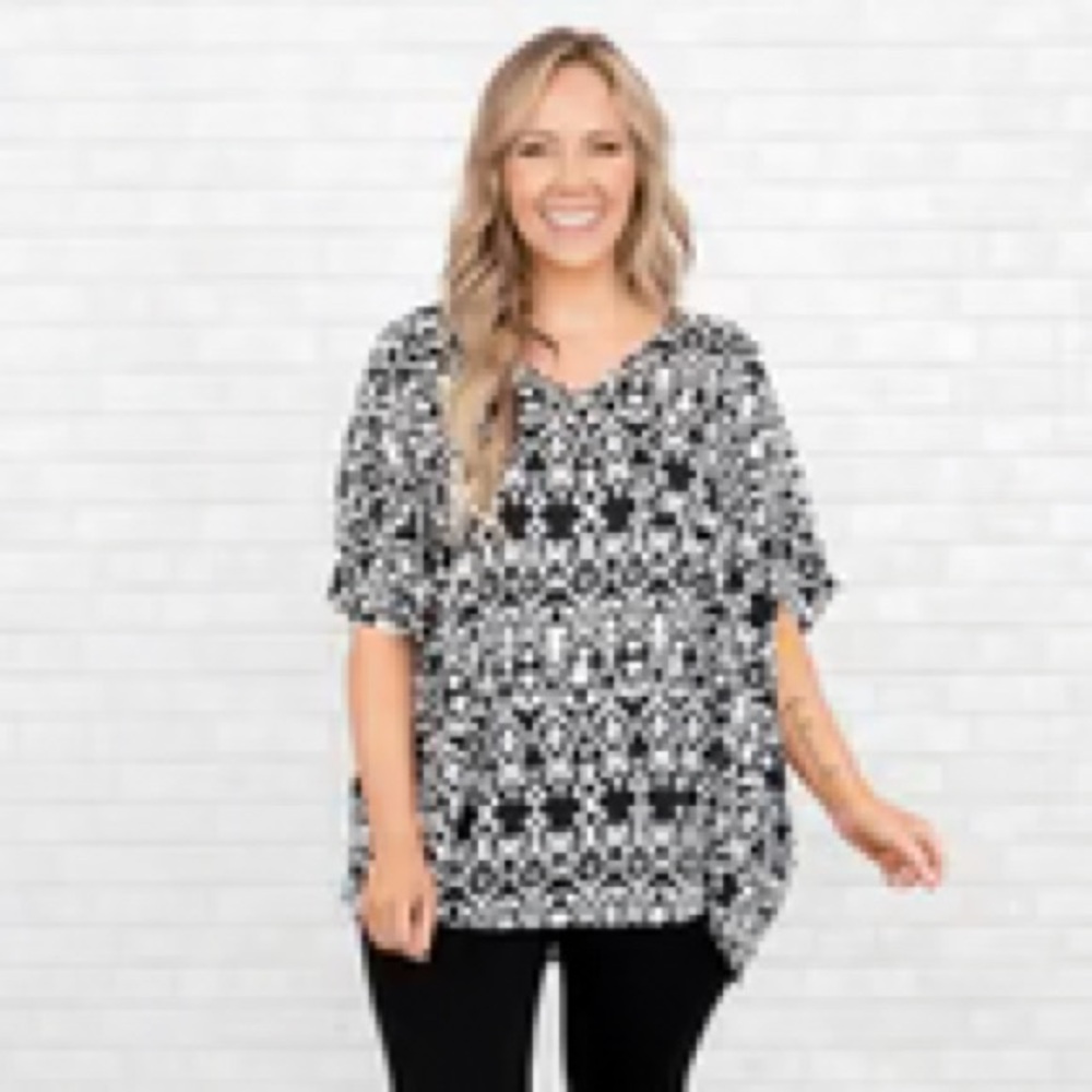 Chic Soul Black and White Short Sleeve Blouse